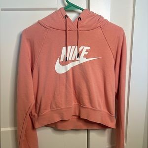 small nike cropped hoodie